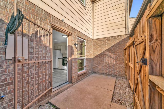 6111 Beverly Hill Street 3, Houston, TX 77057