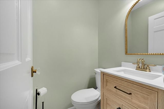 14 Harold Street APT 2F, Harwich Port, MA 02646