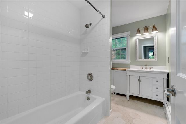 14 Harold Street APT 2F, Harwich Port, MA 02646