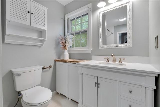 14 Harold Street APT 2F, Harwich Port, MA 02646