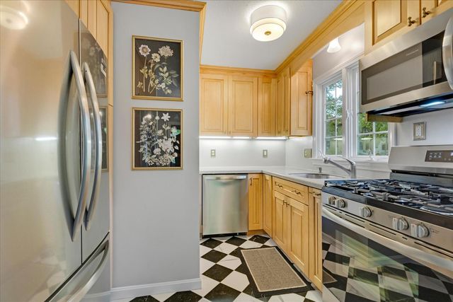 14 Harold Street APT 2F, Harwich Port, MA 02646