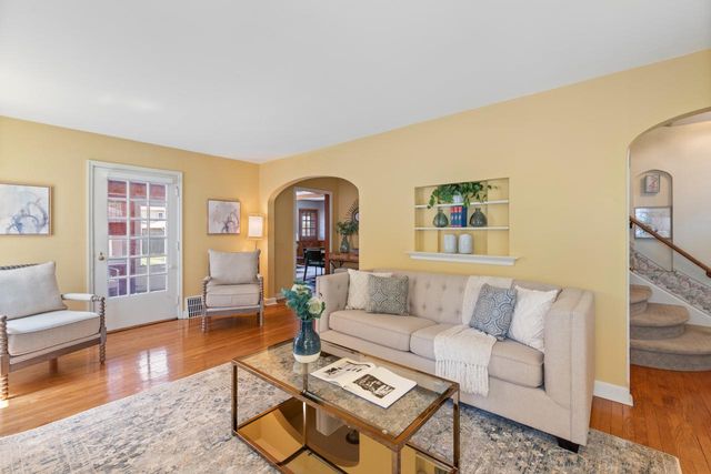 5243 N Kent AVENUE, Whitefish Bay, WI 53217