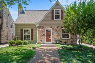 5243 N Kent AVENUE, Whitefish Bay, WI 53217