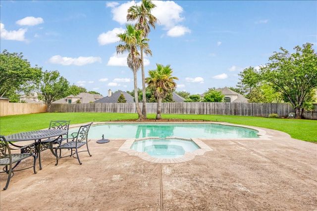 2902 Autumn Crest Drive, Friendswood, TX 77546