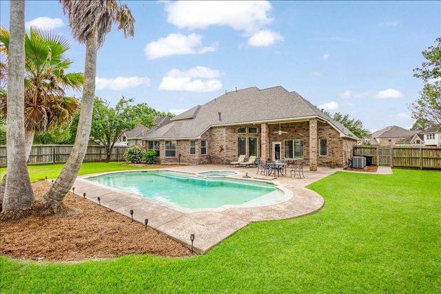 2902 Autumn Crest Drive, Friendswood, TX 77546