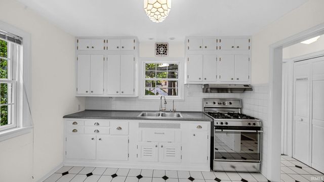 917 W Lawrence Street, Mishawaka, IN 46545