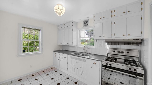 917 W Lawrence Street, Mishawaka, IN 46545