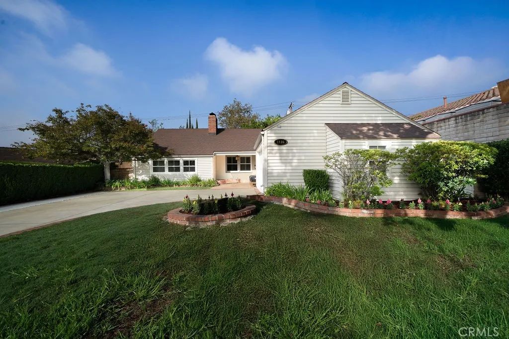 1135 Coronet, Pasadena, CA 91107