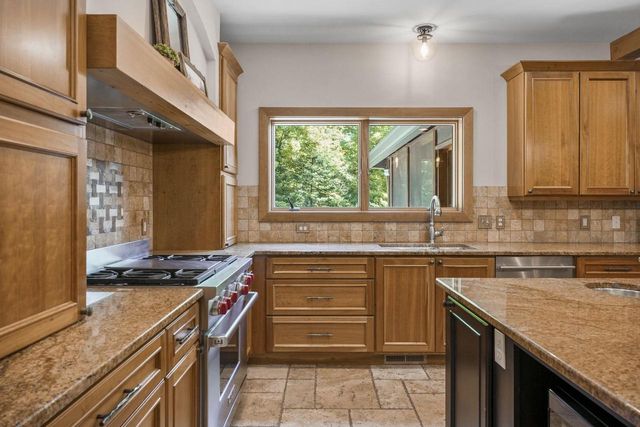 4203 Sunset Ridge, Cottage Grove, WI 53527