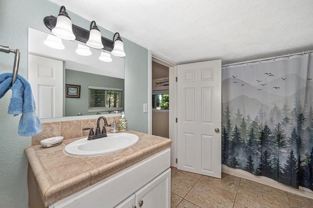 6252 Pony Express Trl, Pollock Pines, CA 95726