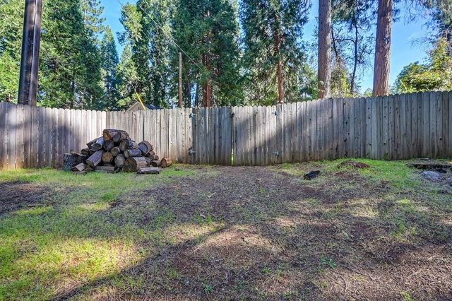 6252 Pony Express Trl, Pollock Pines, CA 95726