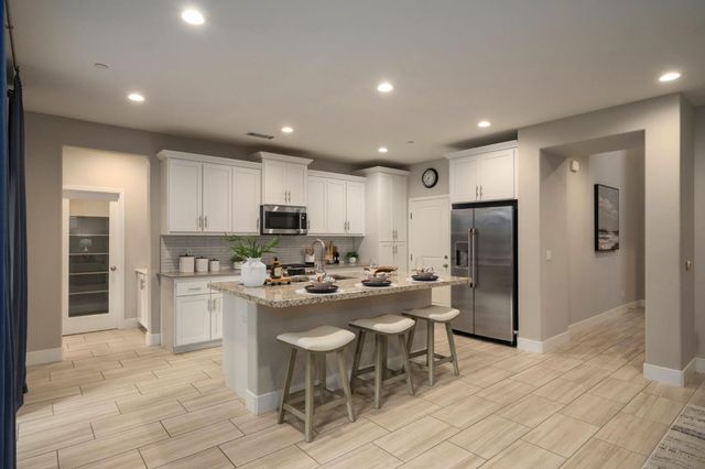 4228 Vineyard Drive, Madera, CA 93636