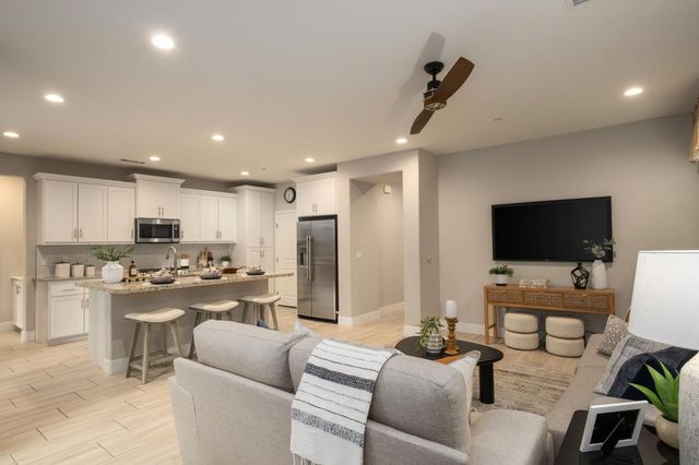 4228 Vineyard Drive, Madera, CA 93636
