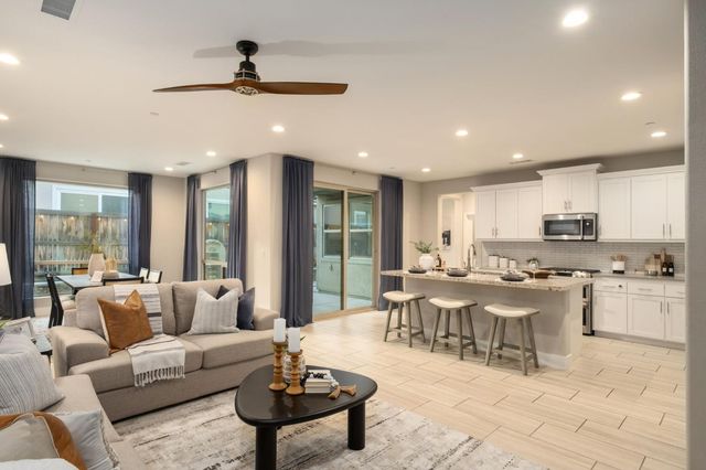 4228 Vineyard Drive, Madera, CA 93636