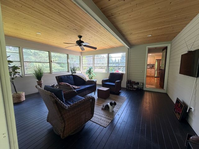4 Robertson Rd, Auburn, MA 01501