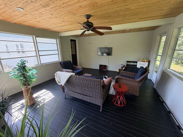 4 Robertson Rd, Auburn, MA 01501