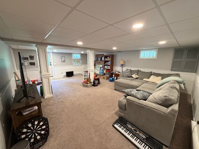 4 Robertson Rd, Auburn, MA 01501