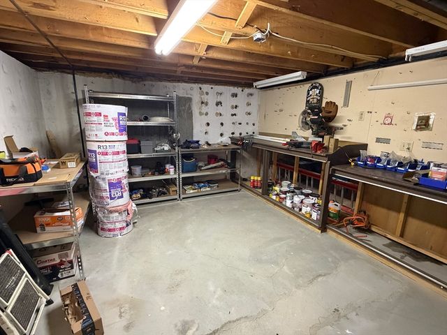 4 Robertson Rd, Auburn, MA 01501