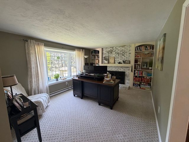 4 Robertson Rd, Auburn, MA 01501