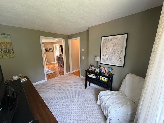 4 Robertson Rd, Auburn, MA 01501