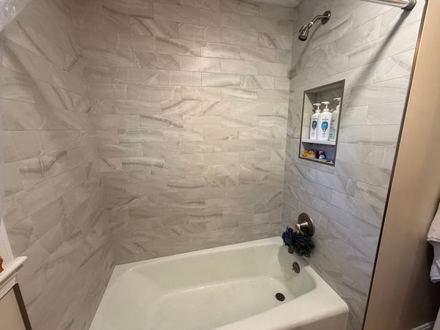4 Robertson Rd, Auburn, MA 01501