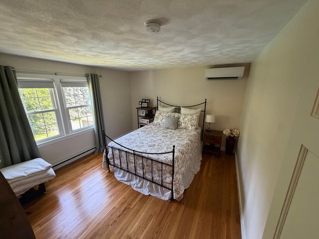 4 Robertson Rd, Auburn, MA 01501
