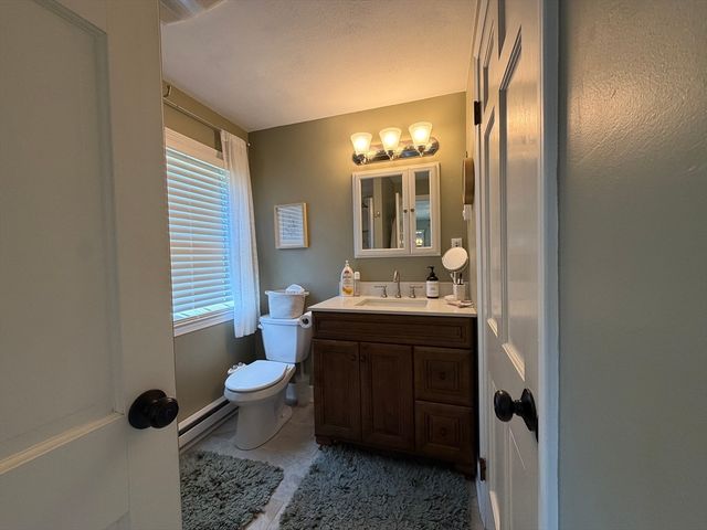 4 Robertson Rd, Auburn, MA 01501