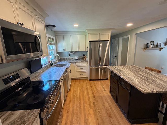 4 Robertson Rd, Auburn, MA 01501