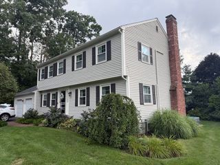 4 Robertson Rd, Auburn, MA 01501