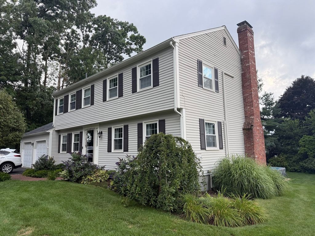 4 Robertson Rd, Auburn, MA 01501