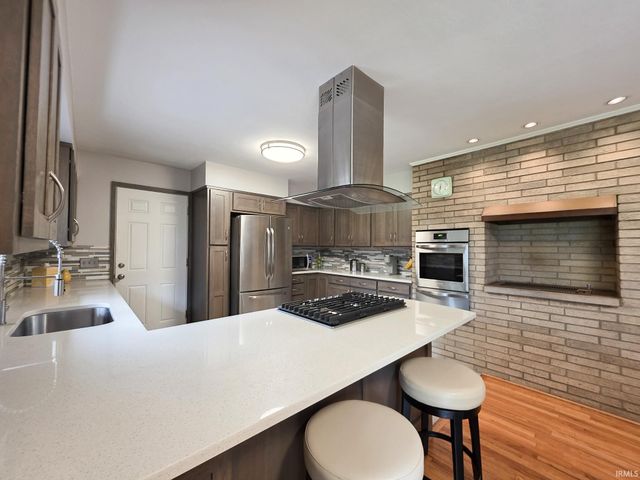 28812 Oakwood Place, Elkhart, IN 46514