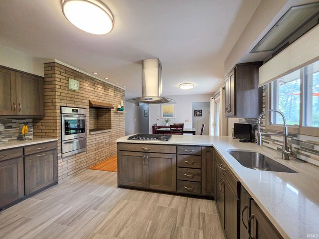 28812 Oakwood Place, Elkhart, IN 46514