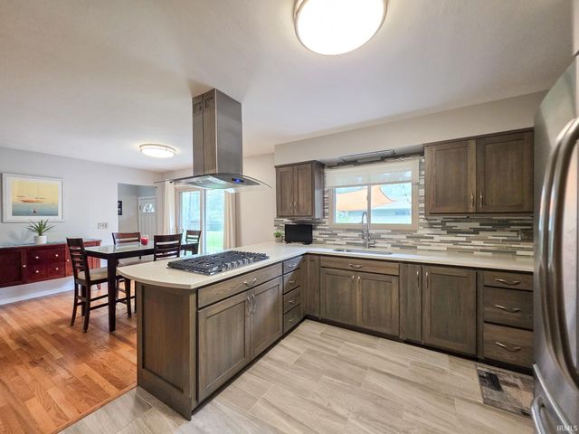 28812 Oakwood Place, Elkhart, IN 46514