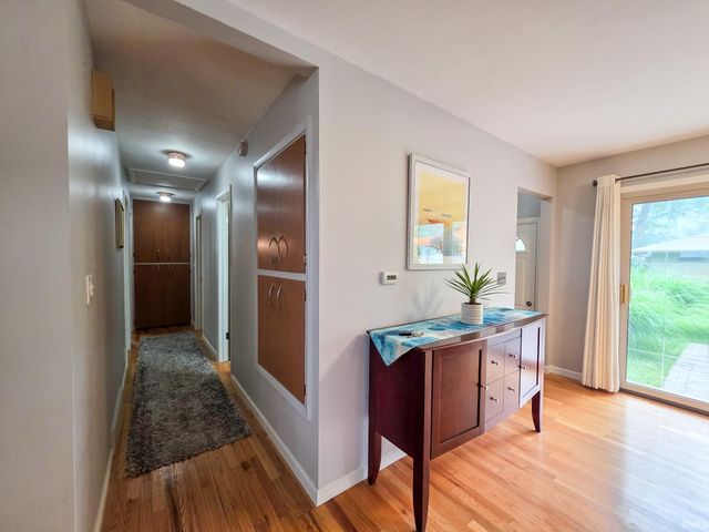 28812 Oakwood Place, Elkhart, IN 46514