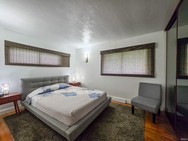 28812 Oakwood Place, Elkhart, IN 46514