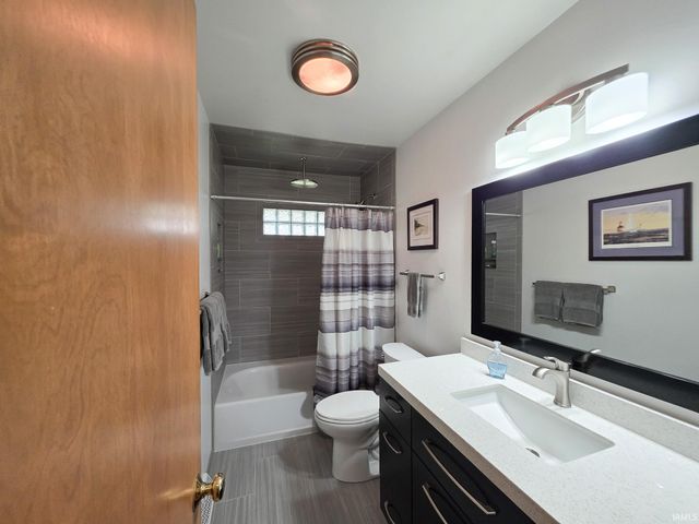 28812 Oakwood Place, Elkhart, IN 46514