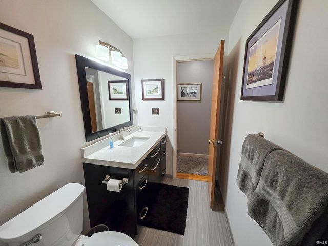 28812 Oakwood Place, Elkhart, IN 46514