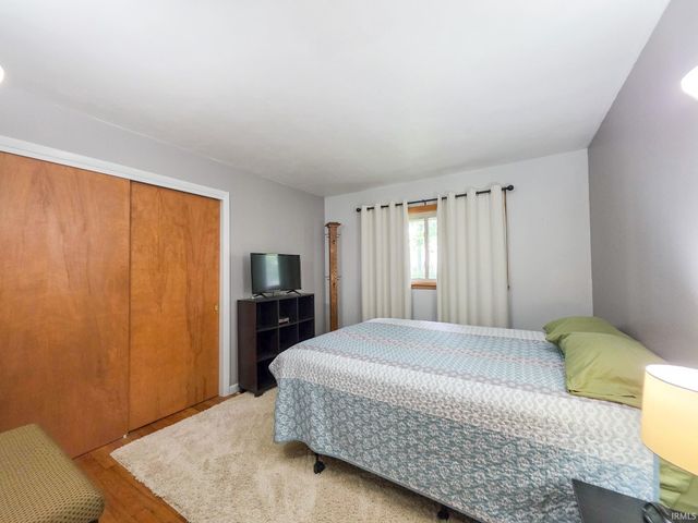 28812 Oakwood Place, Elkhart, IN 46514