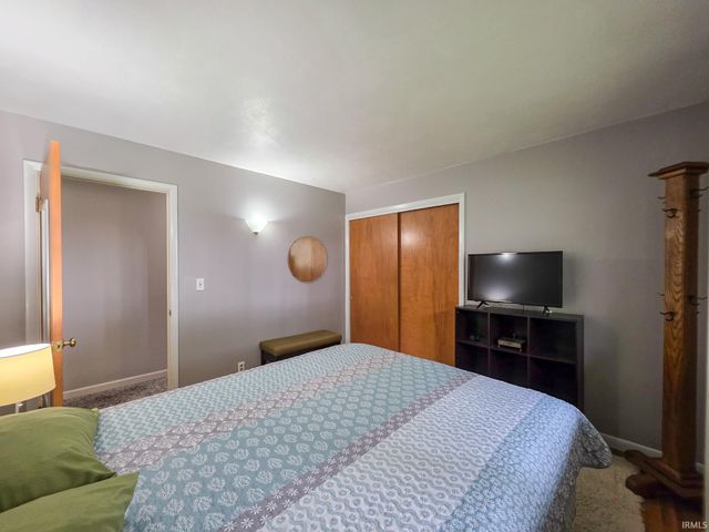 28812 Oakwood Place, Elkhart, IN 46514