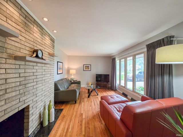28812 Oakwood Place, Elkhart, IN 46514