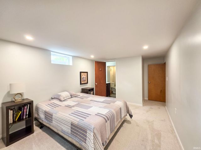 28812 Oakwood Place, Elkhart, IN 46514