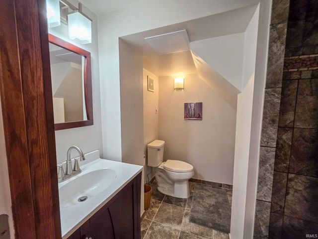 28812 Oakwood Place, Elkhart, IN 46514
