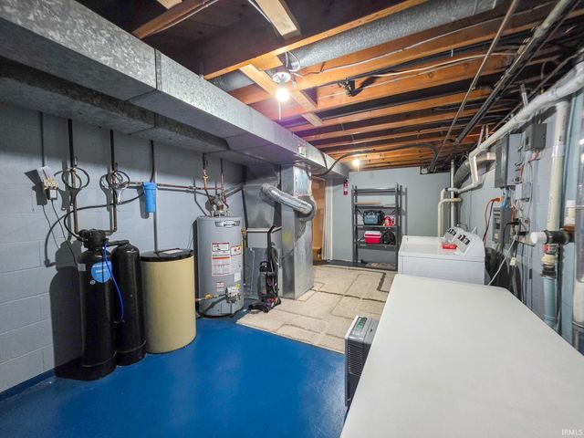 28812 Oakwood Place, Elkhart, IN 46514