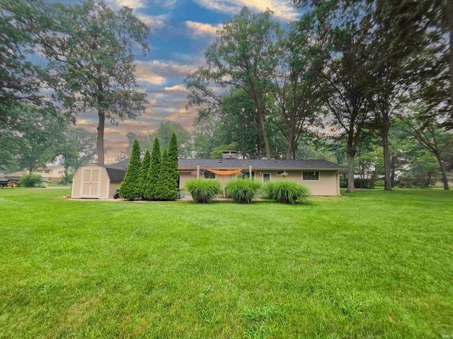28812 Oakwood Place, Elkhart, IN 46514
