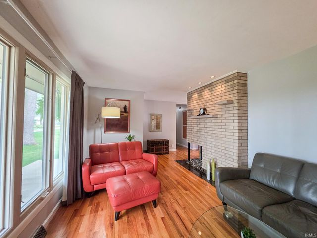 28812 Oakwood Place, Elkhart, IN 46514