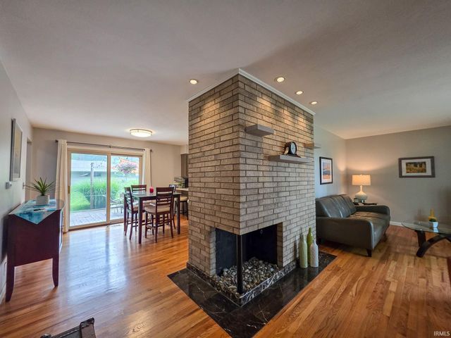 28812 Oakwood Place, Elkhart, IN 46514