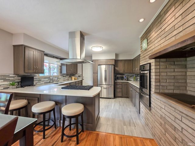 28812 Oakwood Place, Elkhart, IN 46514