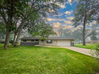 28812 Oakwood Place, Elkhart, IN 46514