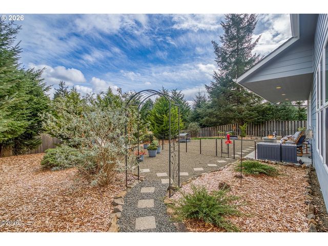 5792 Ne VOYAGE Ave, Lincoln City, OR 97367