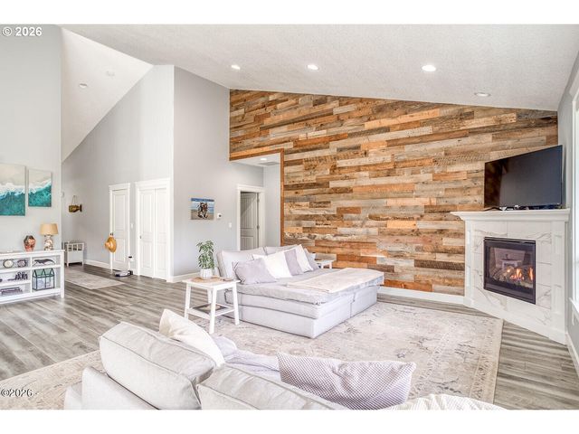 5792 Ne VOYAGE Ave, Lincoln City, OR 97367